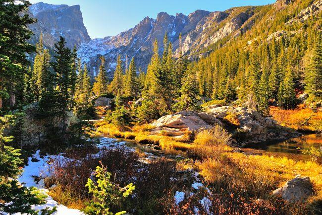 Paysage de vallées et de montagnes au parc national de Rocky Mountain